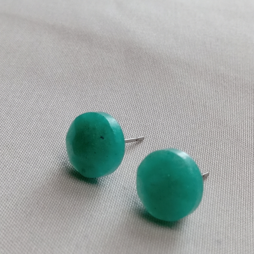 5/$25 Elegant Green Stud Earrings - Picture 2 of 3